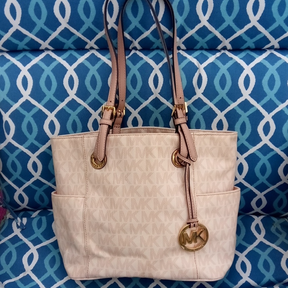 👜 Like new Pink Michael Kors tote 👜